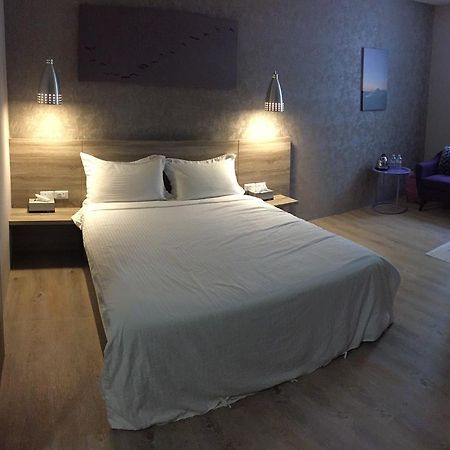 Cozy Cozy Hostel Tainan Esterno foto