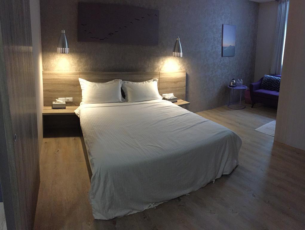 Cozy Cozy Hostel Tainan Esterno foto
