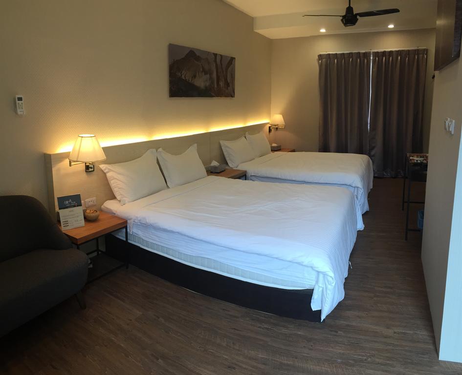 Cozy Cozy Hostel Tainan Esterno foto