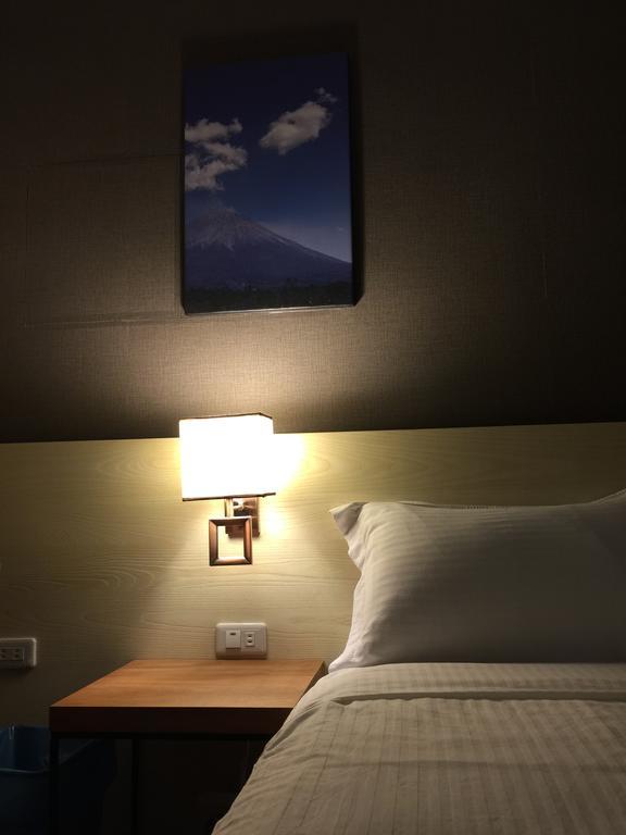 Cozy Cozy Hostel Tainan Esterno foto