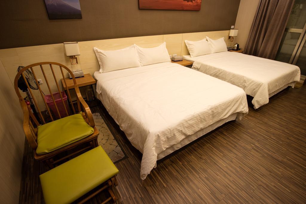 Cozy Cozy Hostel Tainan Esterno foto
