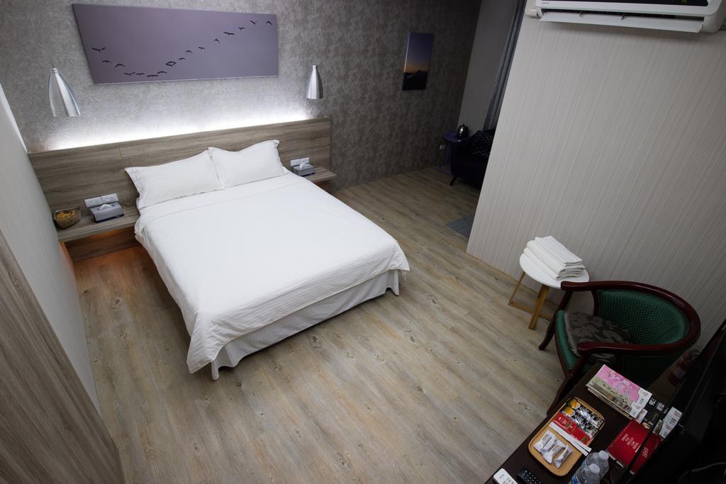 Cozy Cozy Hostel Tainan Esterno foto