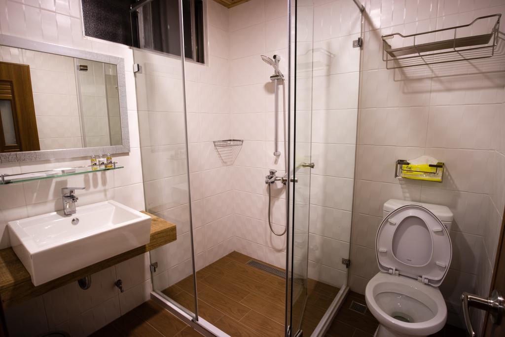 Cozy Cozy Hostel Tainan Esterno foto