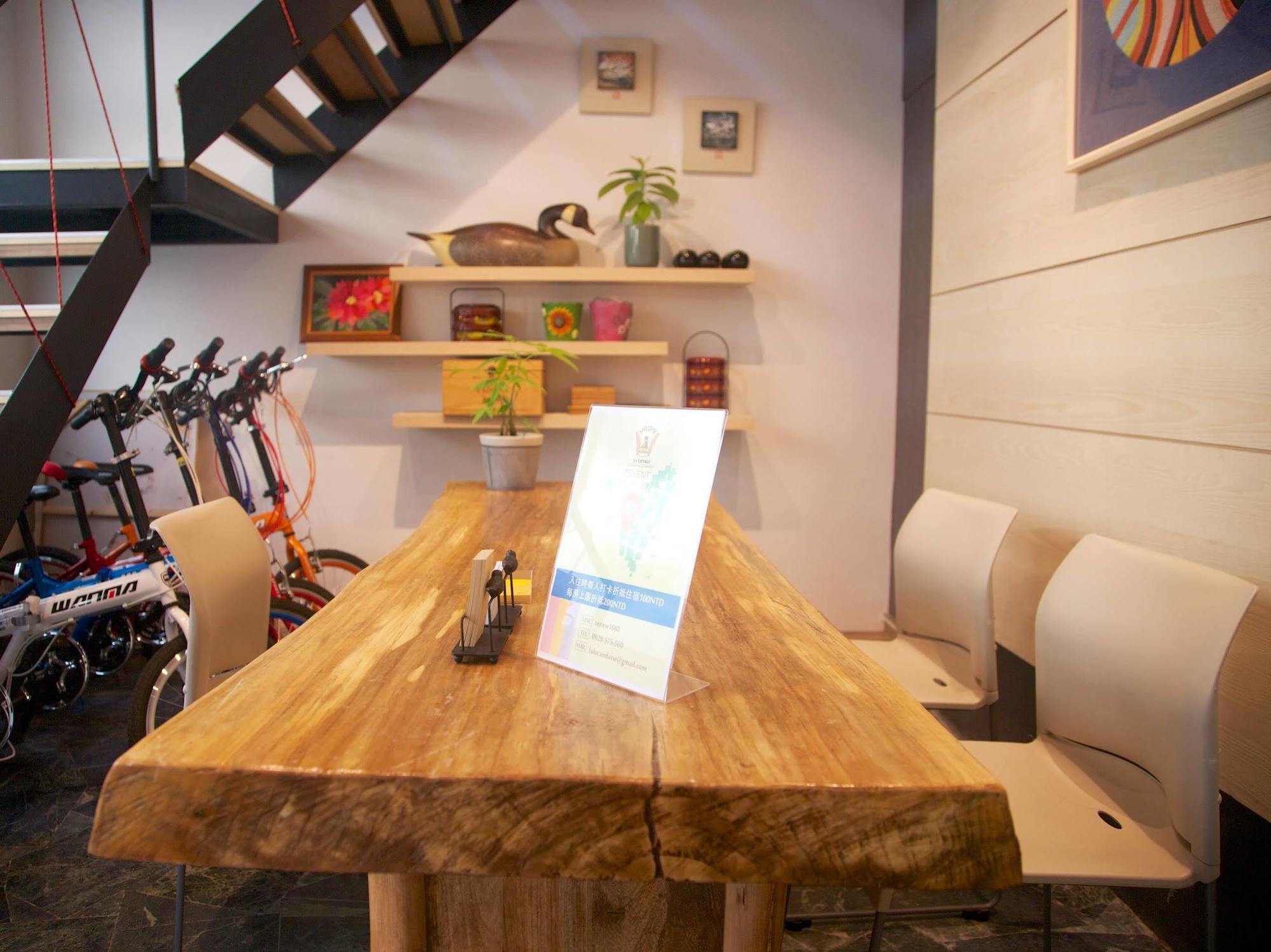 Cozy Cozy Hostel Tainan Esterno foto